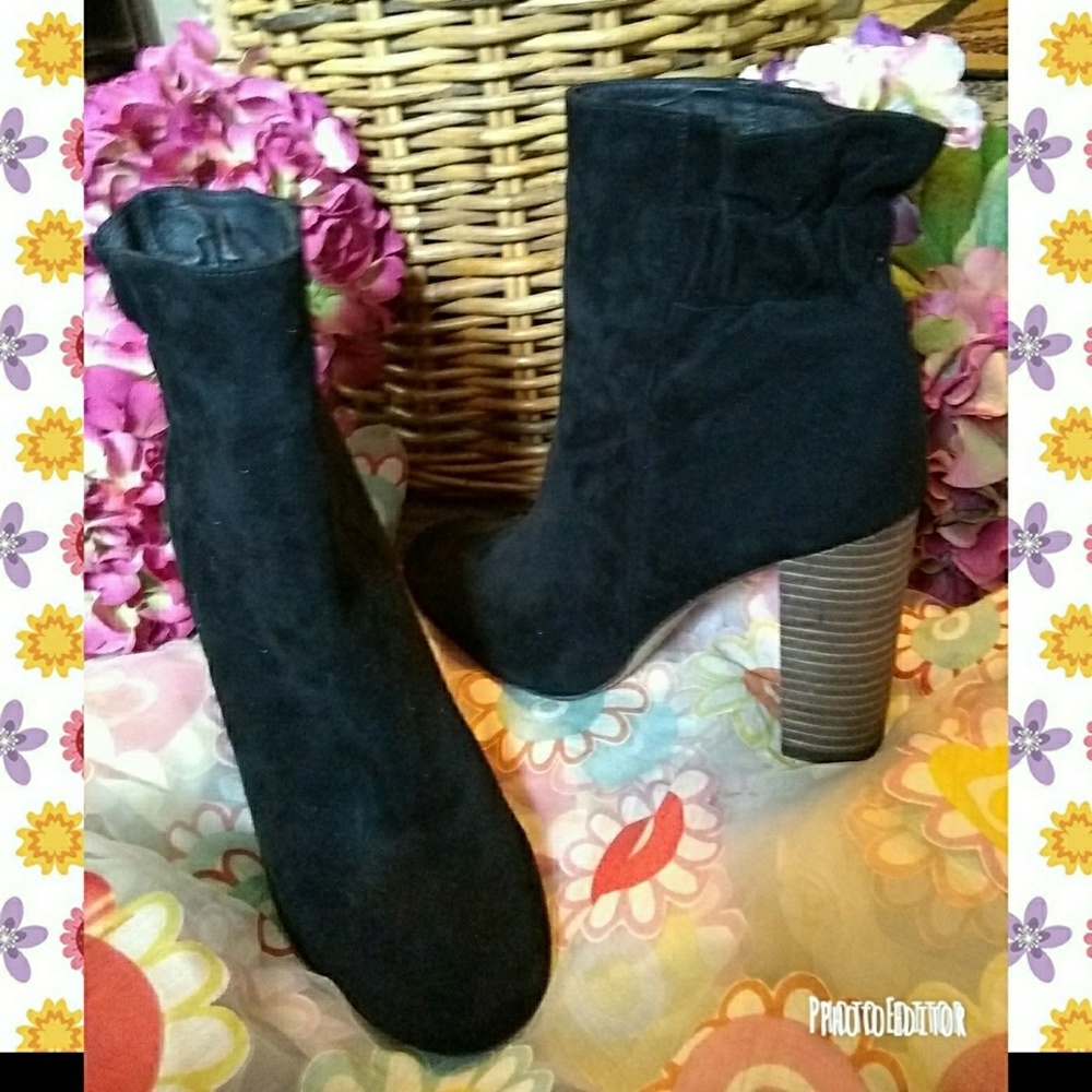 ALEX + ALEX SCRUNCH BACK BLACK SUEDE BOOTIES